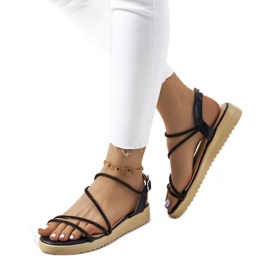 Kul. Svarta sandaler för kvinnor