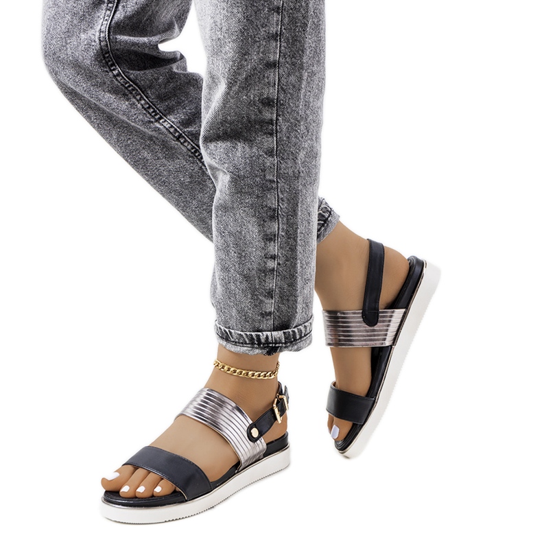 Svarta sandaler med metallic Larochelle-inlägg silver-