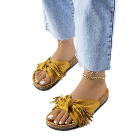 Damfransade gula tofflor