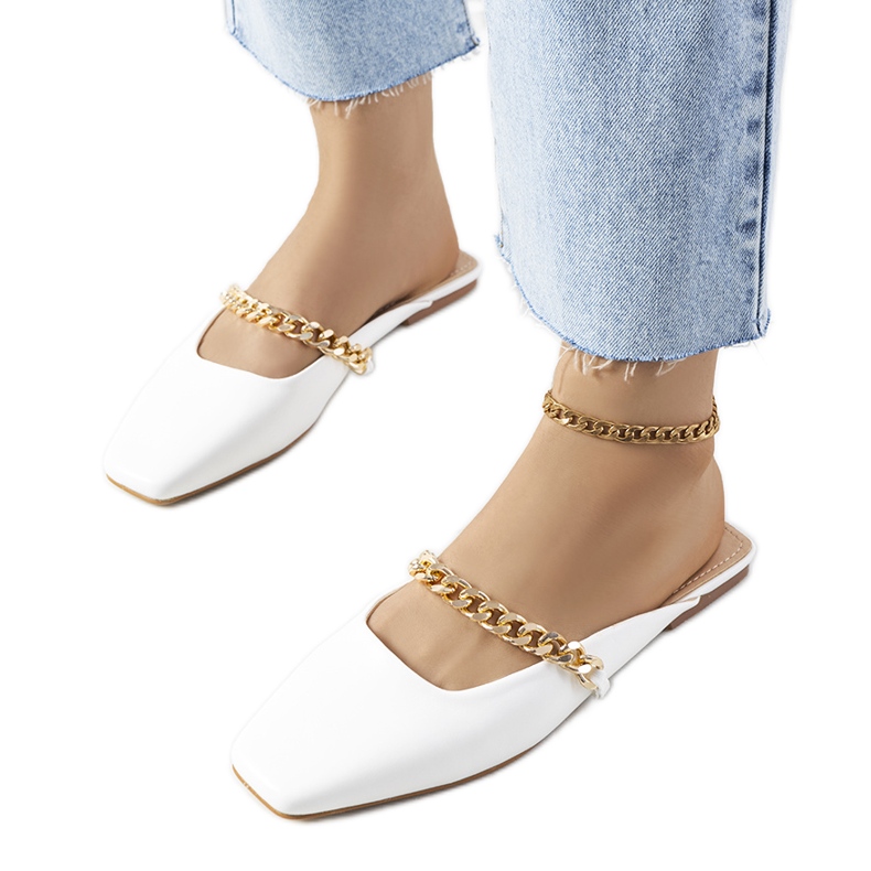 Vita eleganta tofflor från Baras