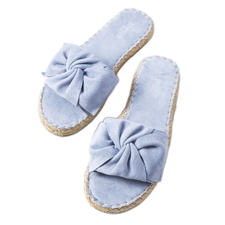 Blå tofflor med en Krina rosett