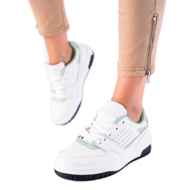 DK Sportskor på plattformen grön