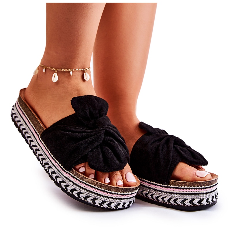 FJ1 Damtofflor På En Massiv Plattform Svart Terisa