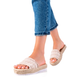 Lucky Shoes Trendiga tofflor på plattformen beige