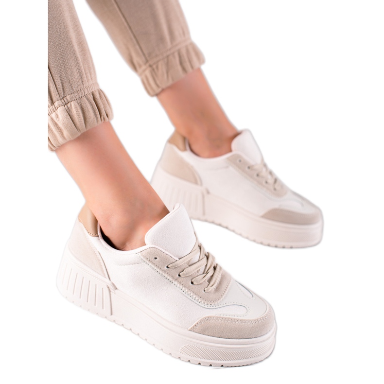 TRENDI Snygga sneakers på plattformen beige