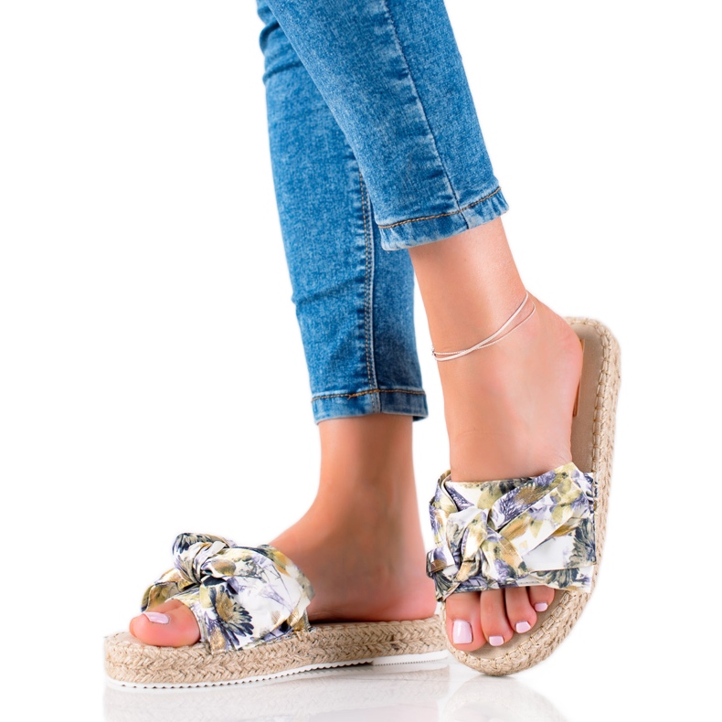 TRENDI Tofflor På En Halm Plattform mångfärgad