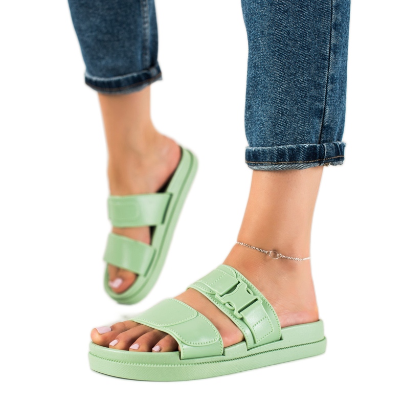 SHELOVET Gröna tofflor med spänne