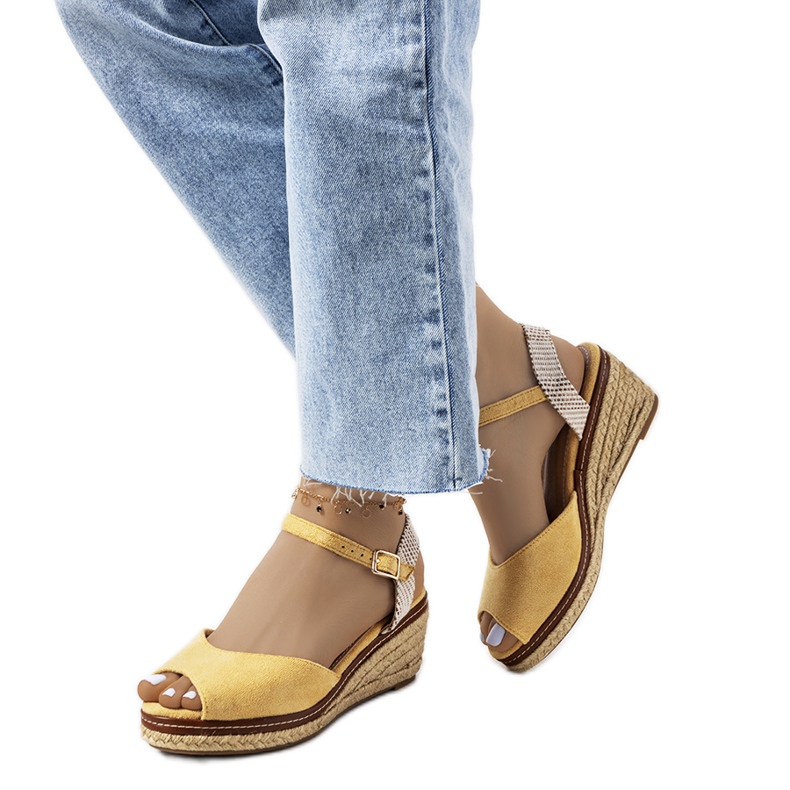 Gula espadrillor på Heis-kilen