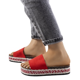 Röda sandaler på Bonython korksula