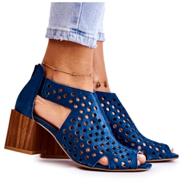 Genombrutna stövlar på stolpe Maciejka 04593-17 Marinblå