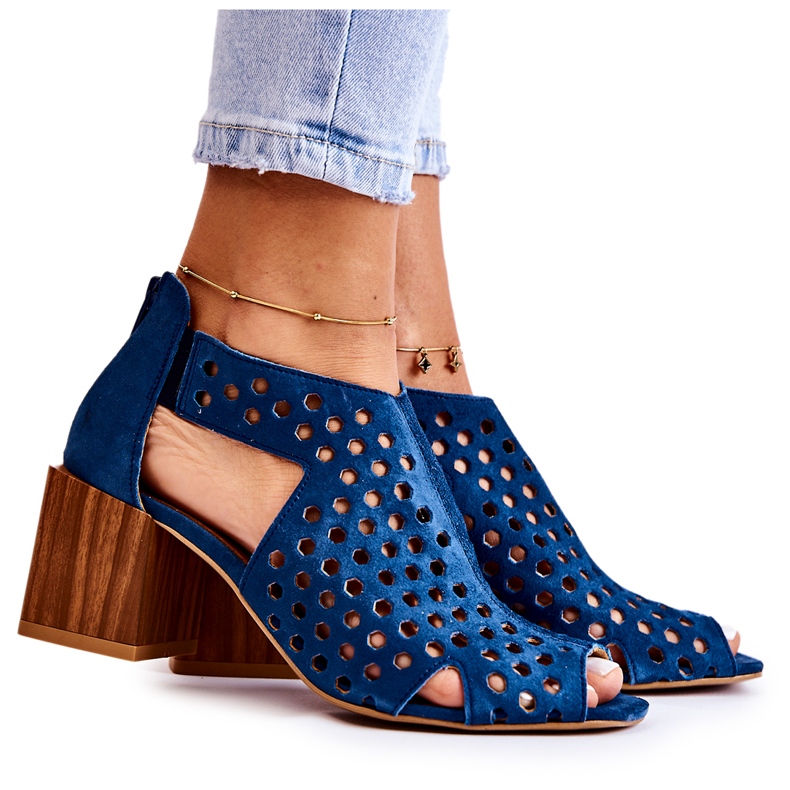 Genombrutna stövlar på stolpe Maciejka 04593-17 Marinblå