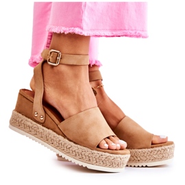 FE1 Mocka Sandaler På En Kamel Kil Lissabon beige