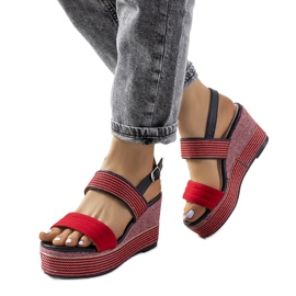 Röda Rocha kilasandaler