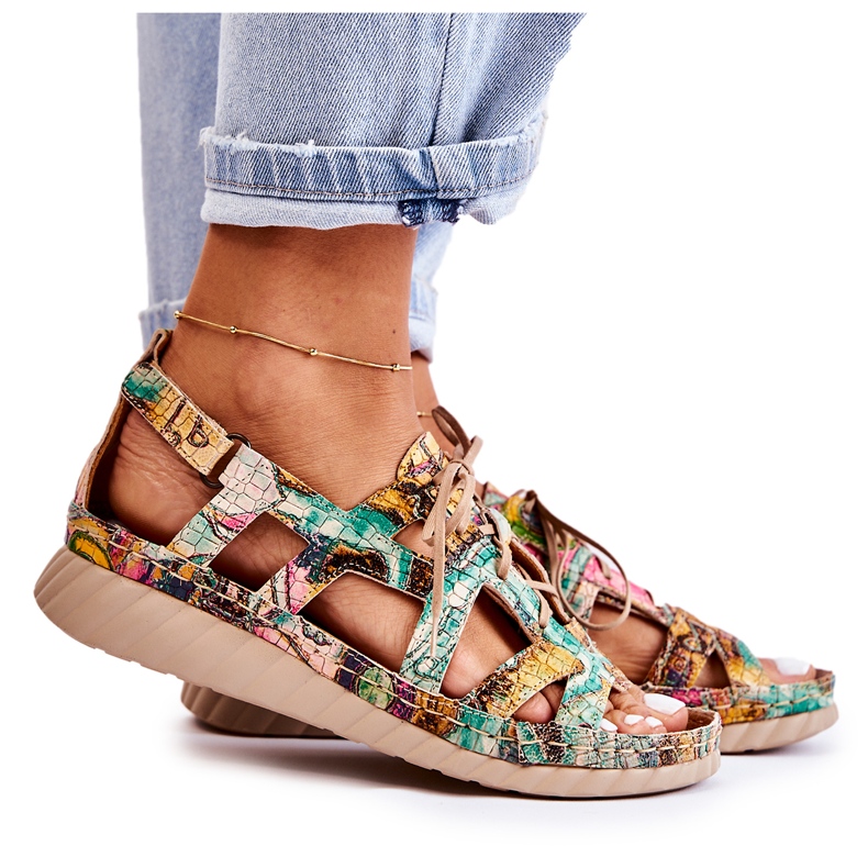 Maciejka Lädersandaler för kvinnor med kardborreband 05375-09 Grön