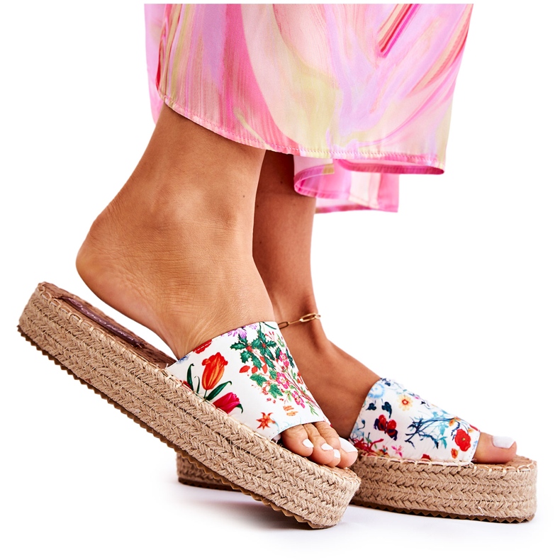 FS3 Flip Flops På Plattformen Med Vita Malia Blommor