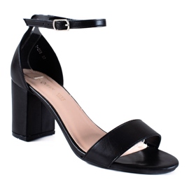 SHELOVET Klassiska sandaler på en bar svart