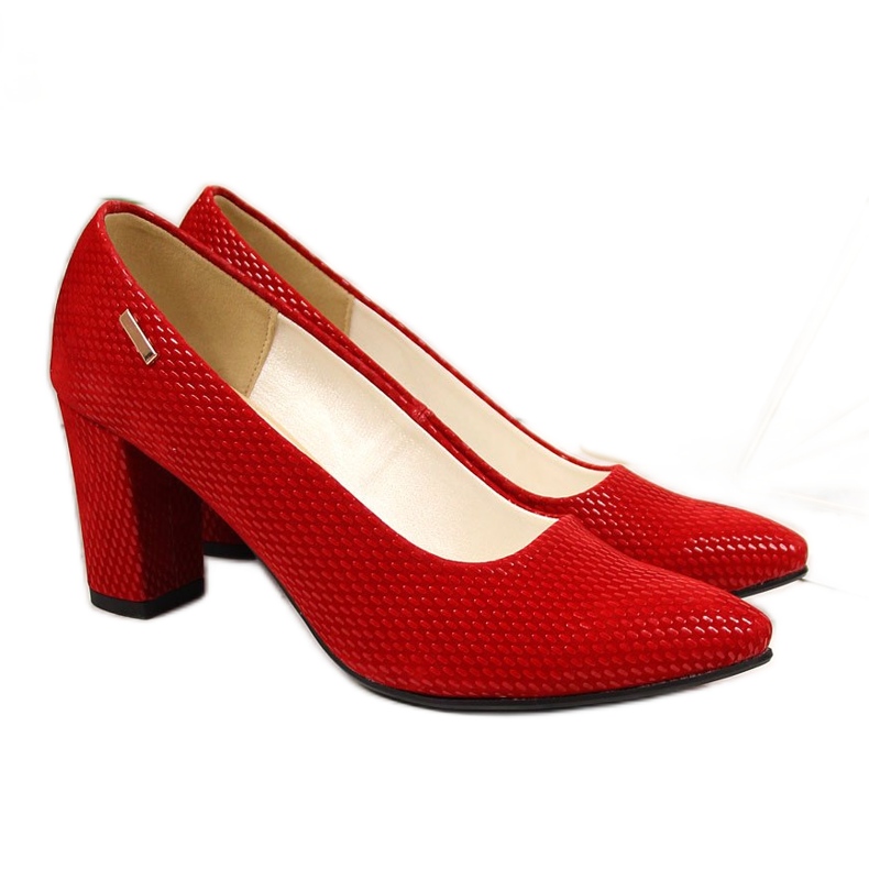 Pumpar på stolpen röd Monique