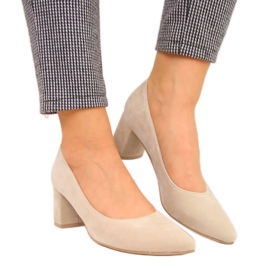 Pumps på pelaren i beige Juma mocka