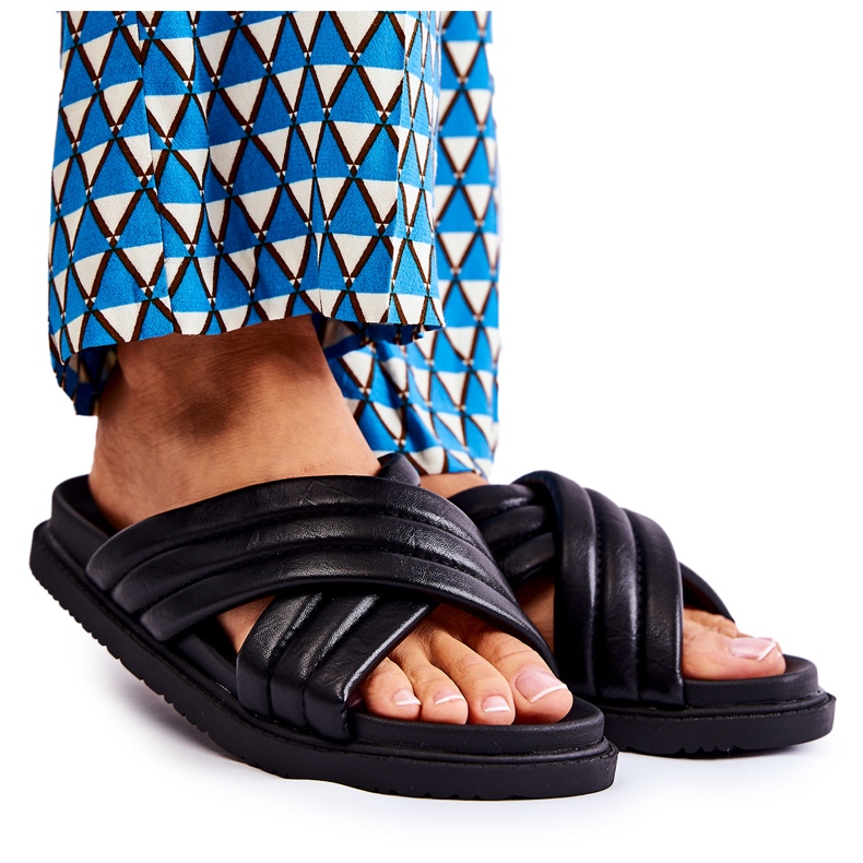 PJ1 Klassiska damtofflor i svart läder Daron