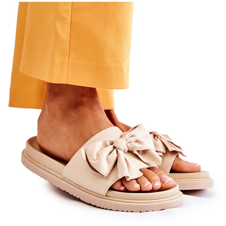 PJ1 Klassiska lädertofflor för kvinnor med rosett Beige Dessy