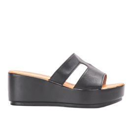 Svarta tofflor på Duffel-plattformen