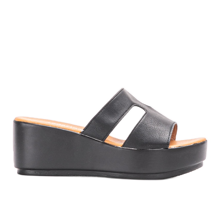 Svarta tofflor på Duffel-plattformen