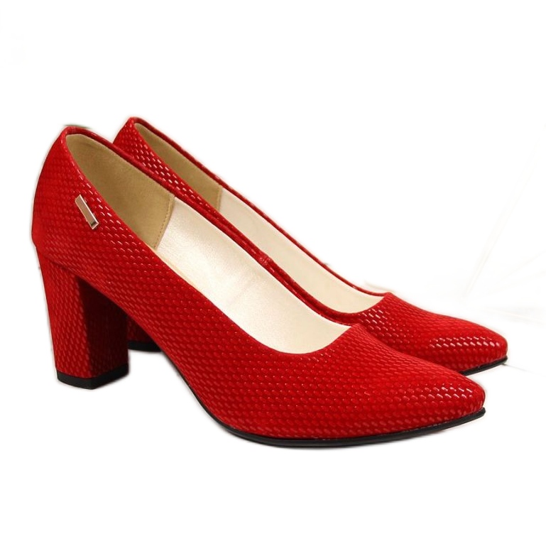 Pumpar på stolpen röd W Monique