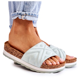 PG1 Damtofflor i mocka på en massiv grön Heritta-plattform