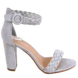 Sandaler på stolpen av Donna Gray grå