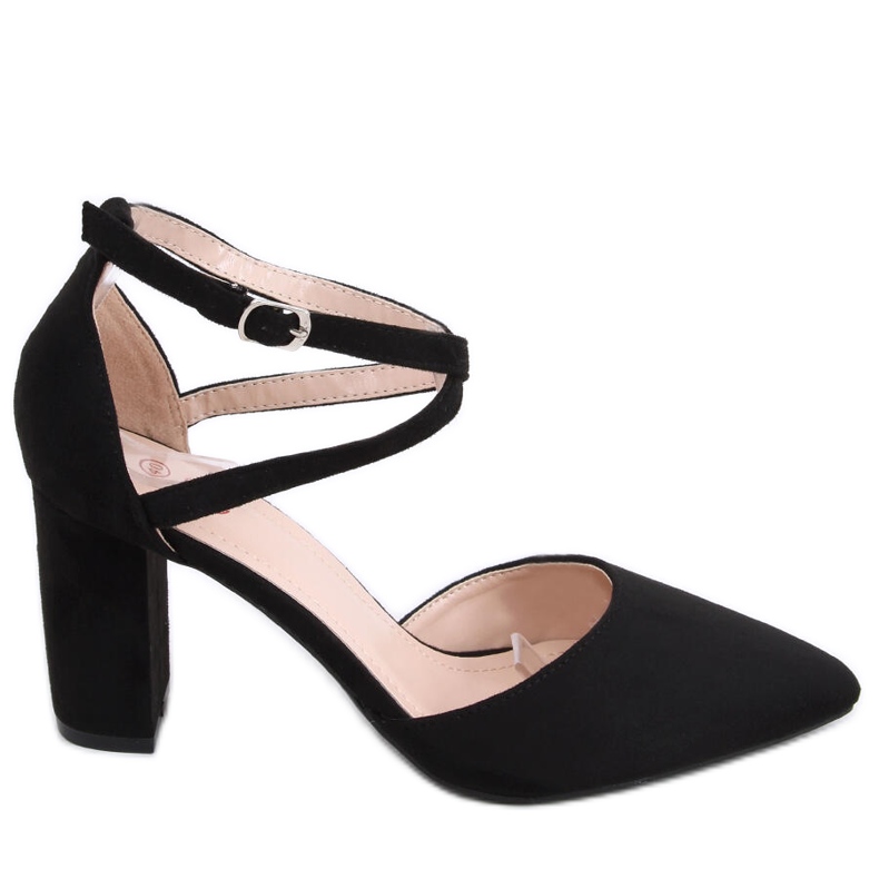 Pumpar på stolpen av Lizzie Black svart