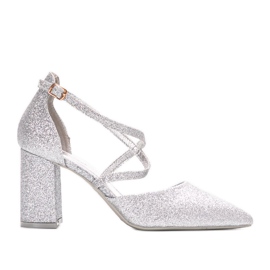 Silver glitter pumps på Backer stolpen