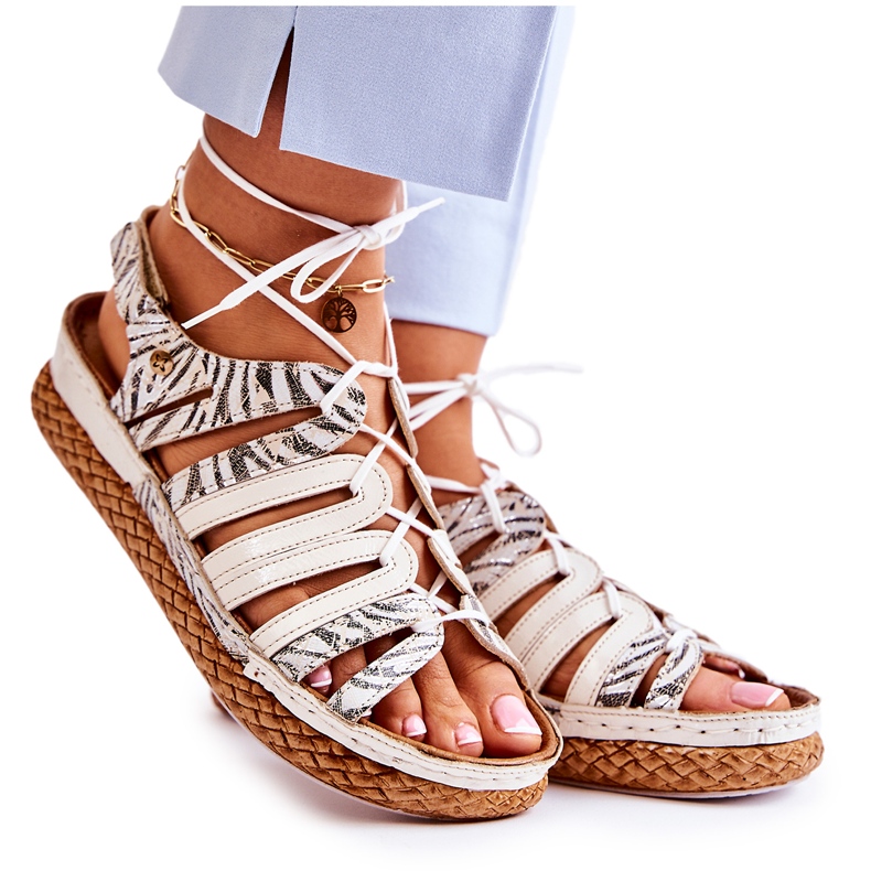 Fashionabla lädersandaler för kvinnor Maciejka 05552-04 Beige-svart