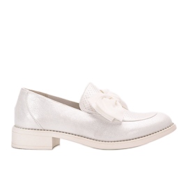 Vita brogues med en Bizier rosett