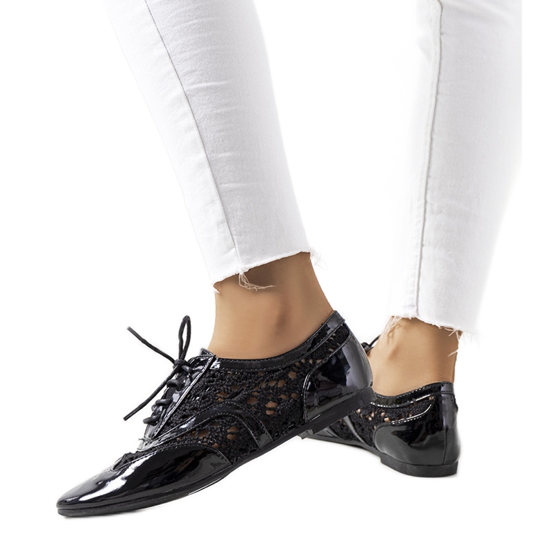 Svartlackade skor från Brett