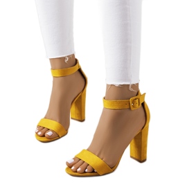 Gula sandaler på en Hopkins-stolpe