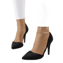 Svarta klackar med dekorativa Nasmah-utskärningar