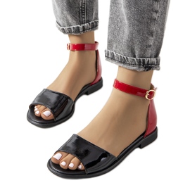 Svarta och rödlackade sandaler från Besselsen