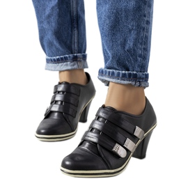 Svarta brogues på Payla-posten