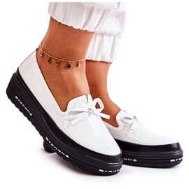 Vinceza Kvinnors Lackade Loafers På Kil Vit Frilly