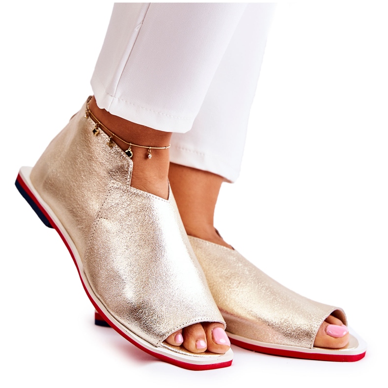 Nicole Lädersandaler På En Gyllene Clorie Slider