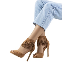 Bruna sandaler på Molines-klack beige