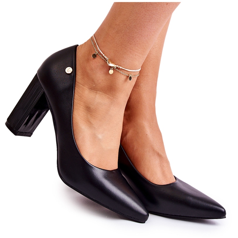 Vinceza Läderpumpar På En Stång I Spitz Svart Larea