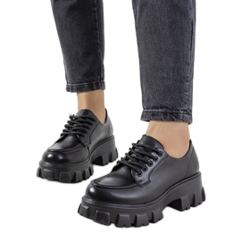 Svarta skor på Massey trapper-sula