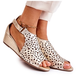 PA2 Genombrutna sandaler i läder på kilguld Sellena gyllene