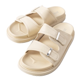 Beiga tofflor på Boonah-plattformen beige