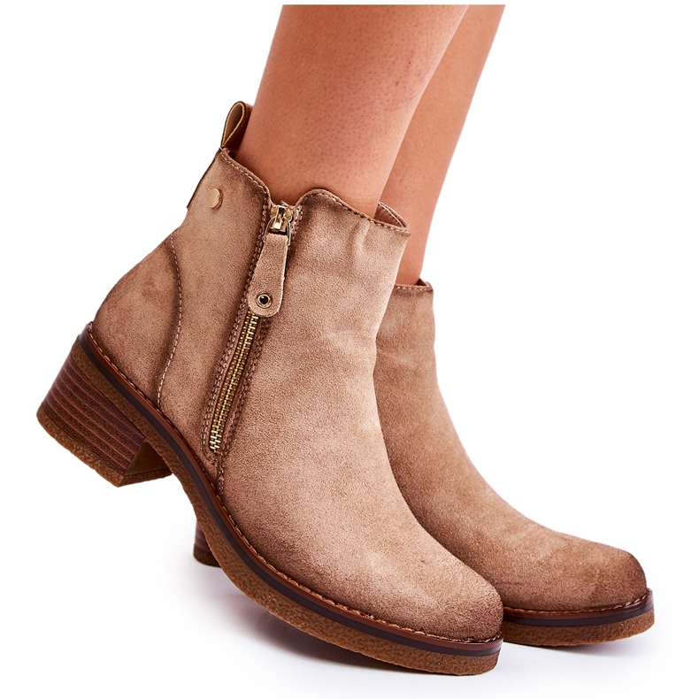 Mockastövlar på en låg stolpe Beige Laurisa