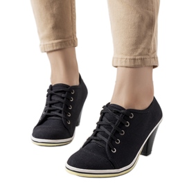 Svarta brogues på Belisle-posten