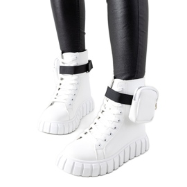 Vita sneakers på Haver-plattformen