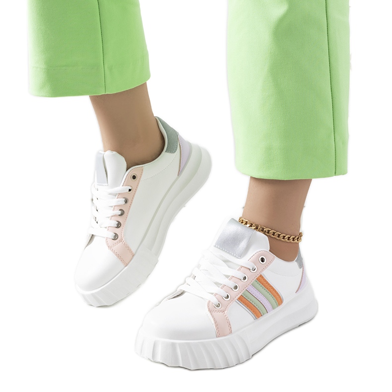 Vita sneakers på Prinsep-plattformen