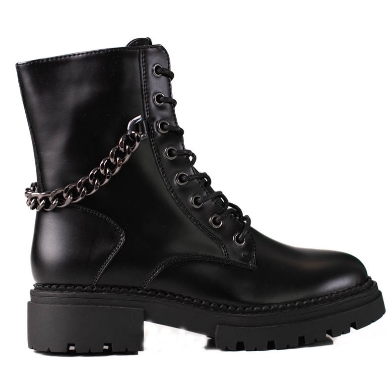 Svarta damväskor med en Shelovet-kedja på en tjock plattform